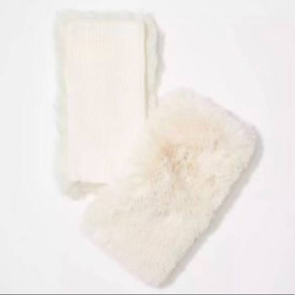 NWT LOFT Women'sโ Faux Fur Fingerless Gloves